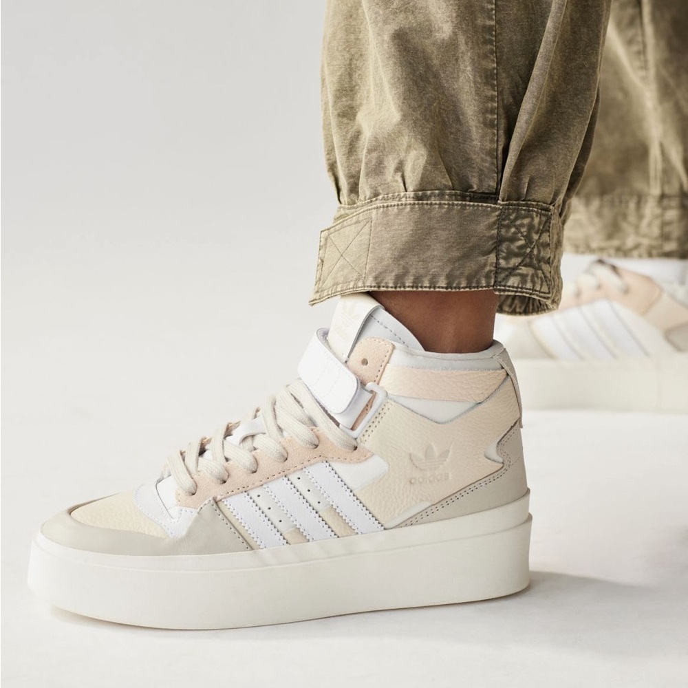 Adidas forum Bonega Women’s Size 6 hi top sneaker